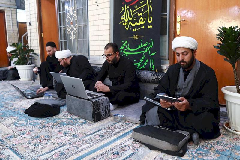 قسم شؤون المعارف ينظّم دورة مختصة بتحقيق المخطوطات لطلبة الحوزة العلمية في النجف الأشرف