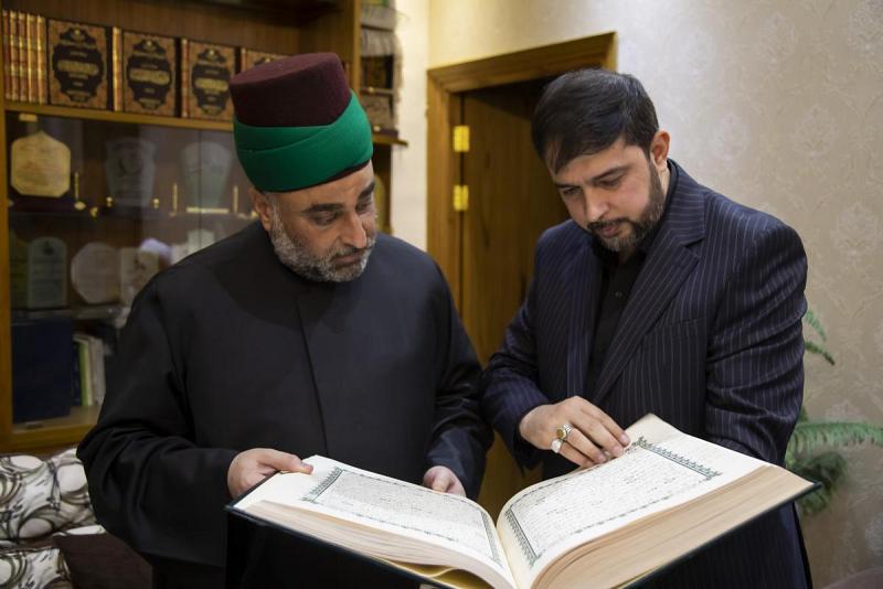 الأمين العام يبارك جهود المَجمع العلمي للقرآن الكريم بإنجاز مصحف زائري الأربعين
