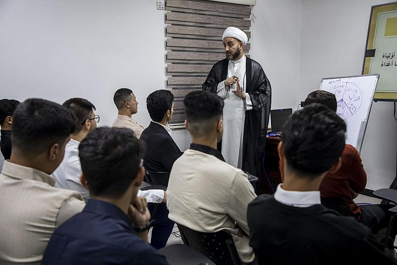 قسم الشؤون الفكرية ينظم برنامجًا ثقافيًّا لوفد طلابي من ذي قار