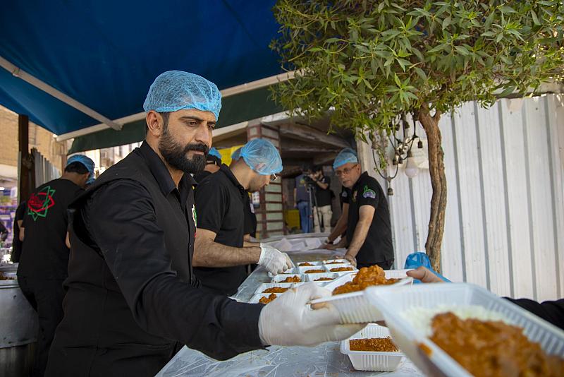 في 7 أيام.. قسم المضيف يقدم أكثر من 400 ألف وجبة طعام لزائري عاشوراء