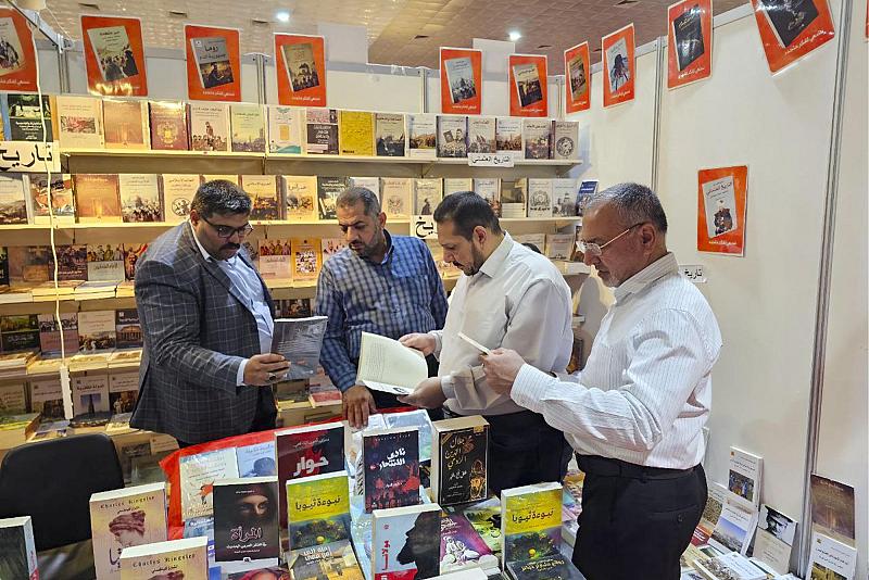وفد متحف الكفيل يُجري جولة في معرض بغداد الدولي للكتاب لرفد مكتبته المتخصّصة بأحدث الإصدارات العلميّة