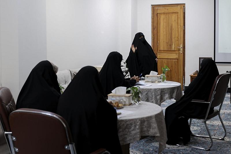 مدارس الكفيل النسوية تعقد اجتماعها الختامي الخاص بتحضيرات حفل تخرج طالبات الجامعات