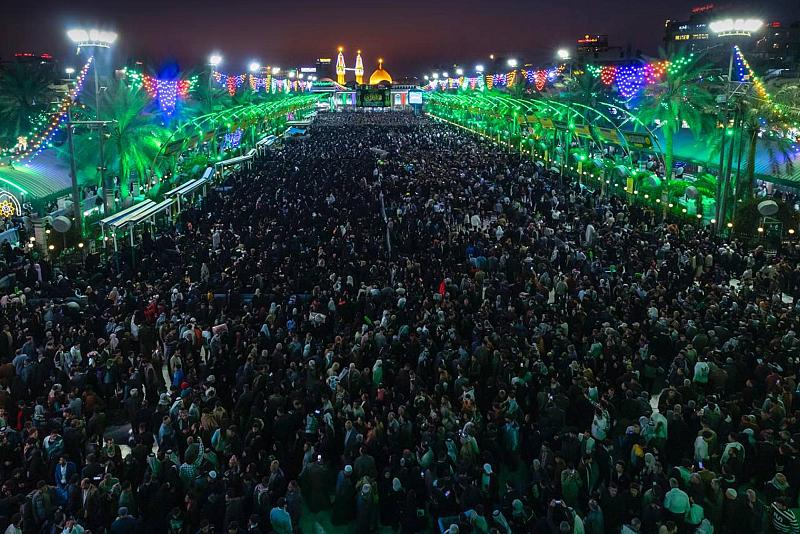 بالصور.. حشود المؤمنين تُحيي ليلة النصف من شعبان عند المرقدَينِ الطاهرين