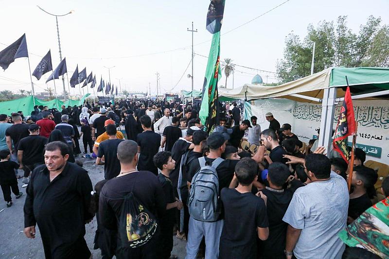 محطات قرآنية لتعلم القراءة المتقنة للأميّين والأجانب في طريق زائري الأربعين