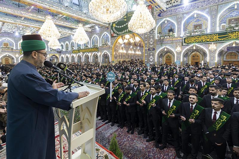 ضمن فعاليات حفل التخرج المركزي.. طلبة الجامعات يؤدُّون مراسم زيارة أبي الفضل العباس (عليه السلام)