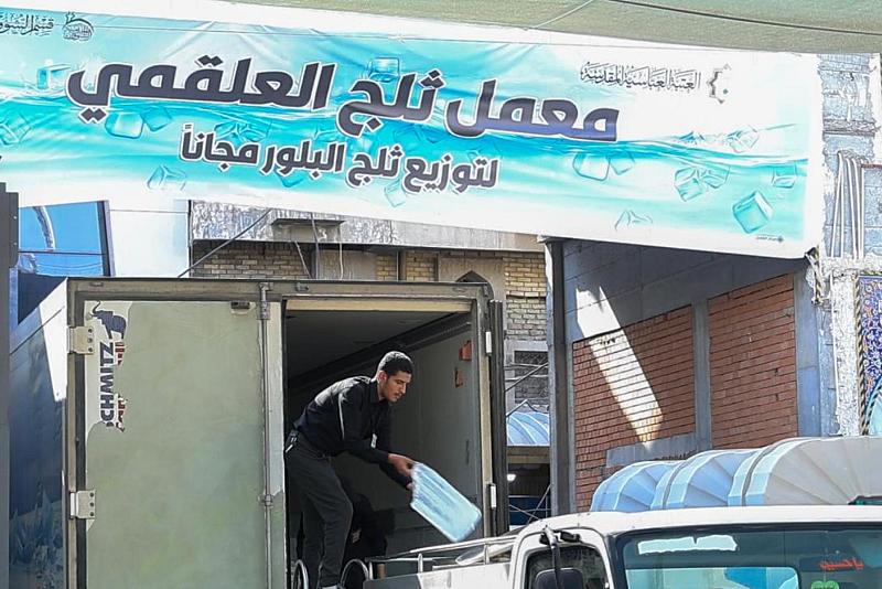 قسم الشؤون الخدمية يوفّر الثلج البلوري للزائرين والمواكب الحسينيّة خلال زيارة الأربعين