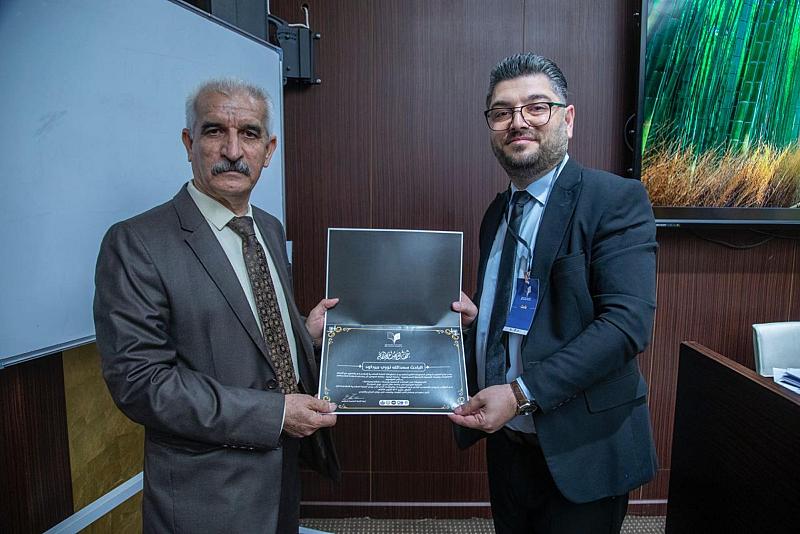 تكريم المشاركين في المؤتمر الدولي التخصصي الثاني للمعلومات والمكتبات