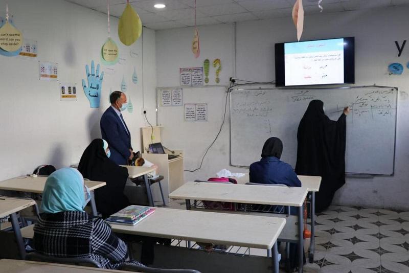 مديرُ عام تربية كربلاء يُجري زيارةً لمدرستَيْ العميد والقمر