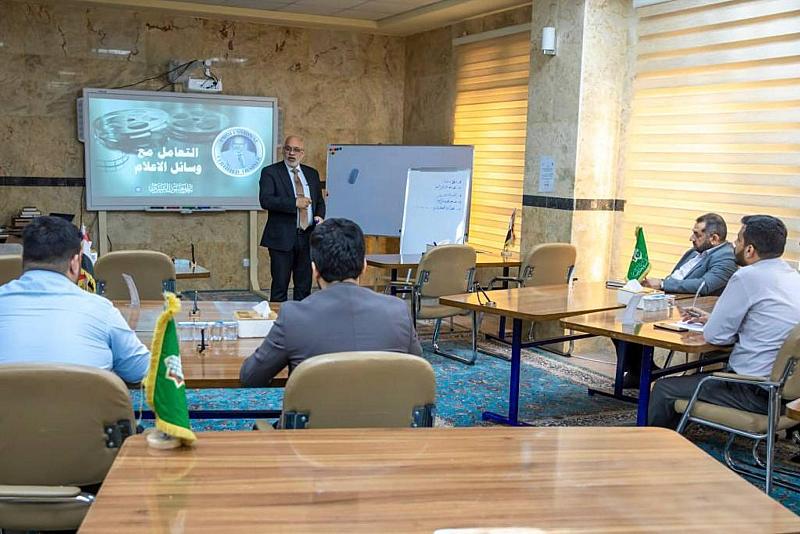 قسم التطوير يقيم دورة تدريبية عن التعامل مع وسائل الإعلام للمنتسبين