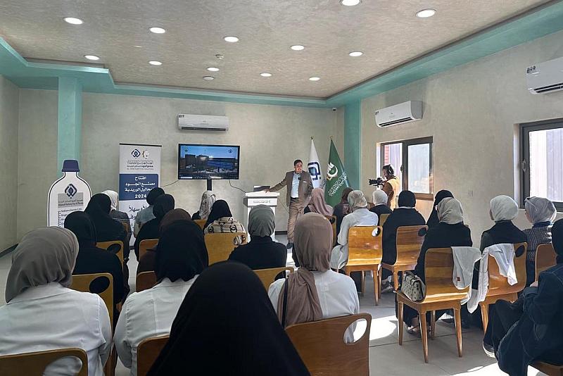جامعة العميد تنظّم جولة علمية لمصنع الجود للمحاليل الوريدية ومركز غسيل كلى الأطفال