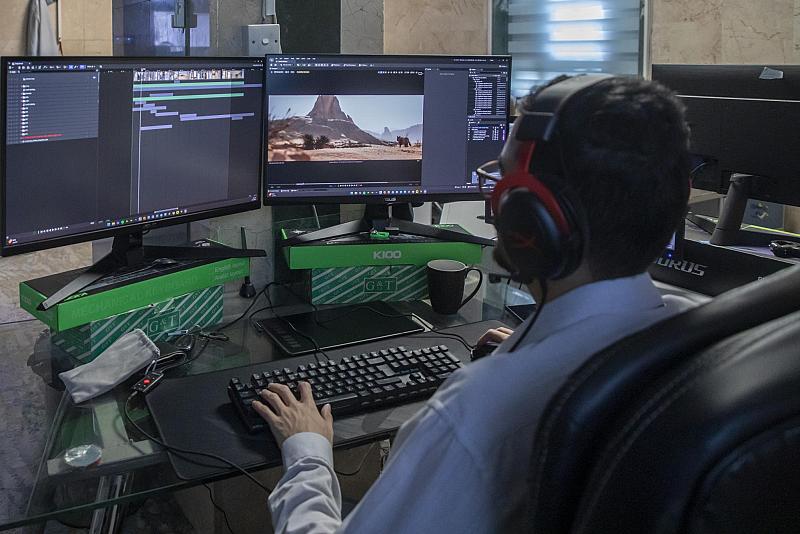 استخدام أجهزةٍ تقنية حديثة في إنتاج فيلم (ثلاثية الماء)