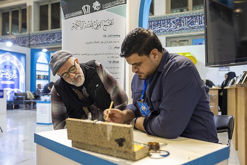 العتبة العباسية المقدسة تنظم ورشة للخط العربي في معرض طهران الدولي للقرآن الكريم