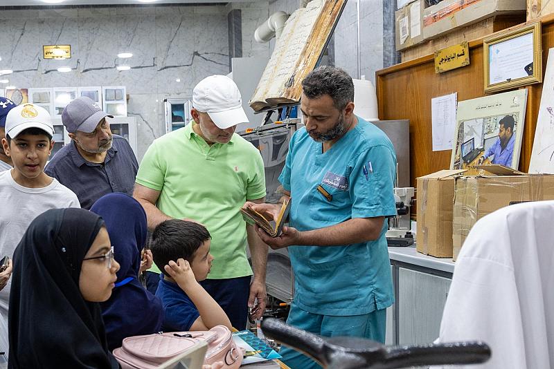 قسم العلاقات العامة يختتم برنامجه الثقافي لوفد الأكاديمية الجعفرية في بريطانيا