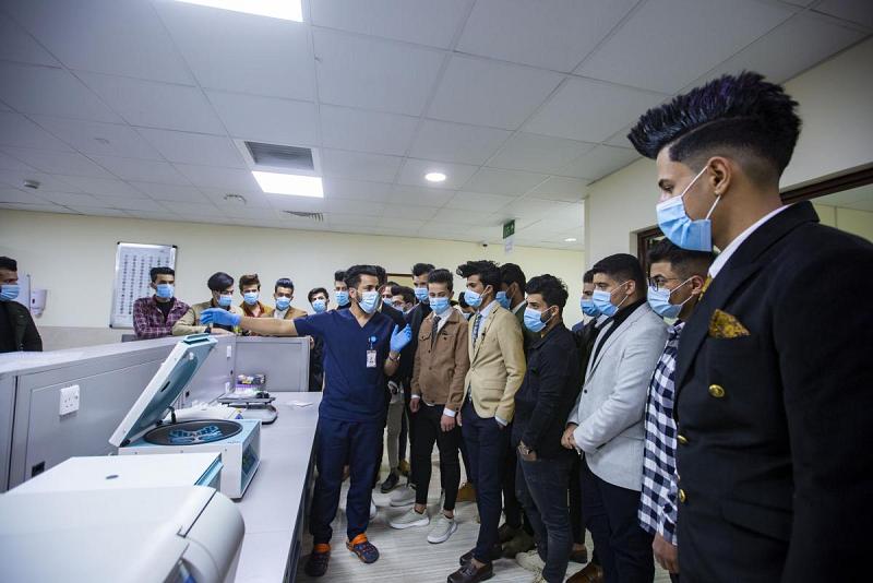 مجموعةٌ من طلبة جامعة العين في ضيافة العتبة العبّاسية المقدّسة وشعبةُ العلاقات الجامعيّة التابعة لها تنظّم برنامجاً تثقيفيّاً لهم