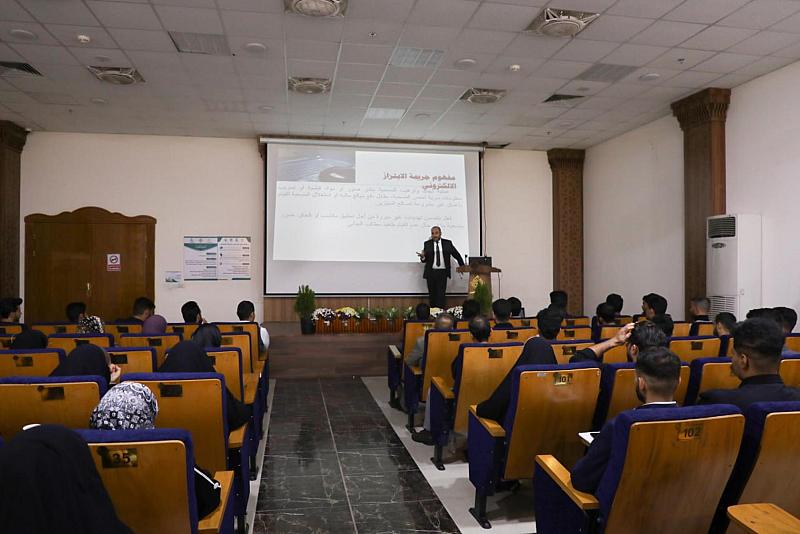 لطلبتها.. جامعة العميد تنظّم محاضرة توعوية عن ظاهرة الابتزاز الإلكترونيّ
