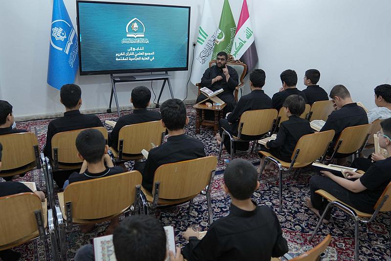 المجمَع العلمي يقيم محاضرة في أحكام التلاوة والتجويد لطلبة حفظ القرآن الكريم في المثنى