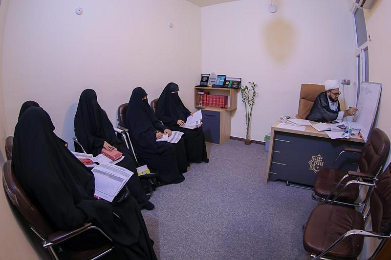 المجمع العلمي ينظم دورة لتأهيل محكمات قرآنيات لملاكات معهد القرآن الكريم النسوي