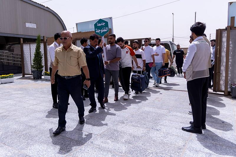 وصول المشاركين في الحفل المركزي لتخرج طلبة الجامعات إلى مجمّع أبي الفضل العبّاس (عليه السلام)