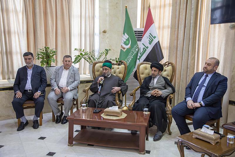  الأمين العام للعتبة العباسية يلتقي بالعوائل اللبنانية النازحة إلى كربلاء