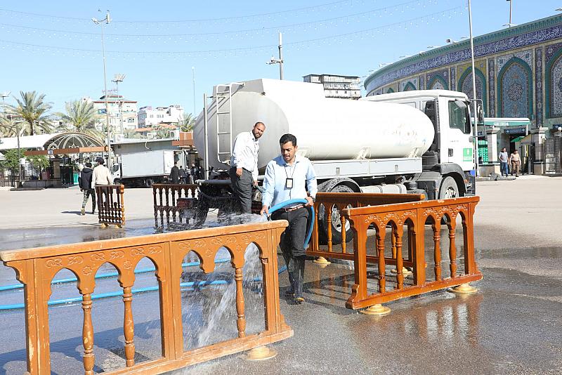 قسم الشؤون الخدمية يشرع بحملة غسل في محيط العتبة العباسية