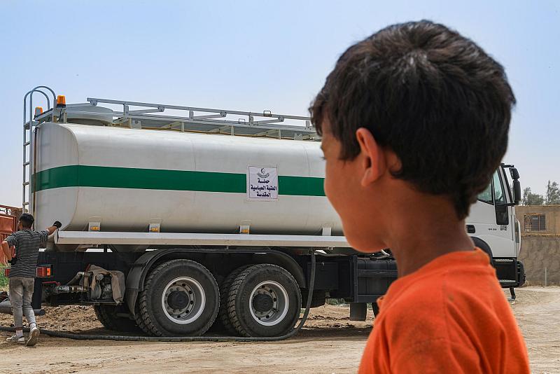 العتبة العباسية تنفذ حملة واسعة لإيصال مياه الشرب في بابل