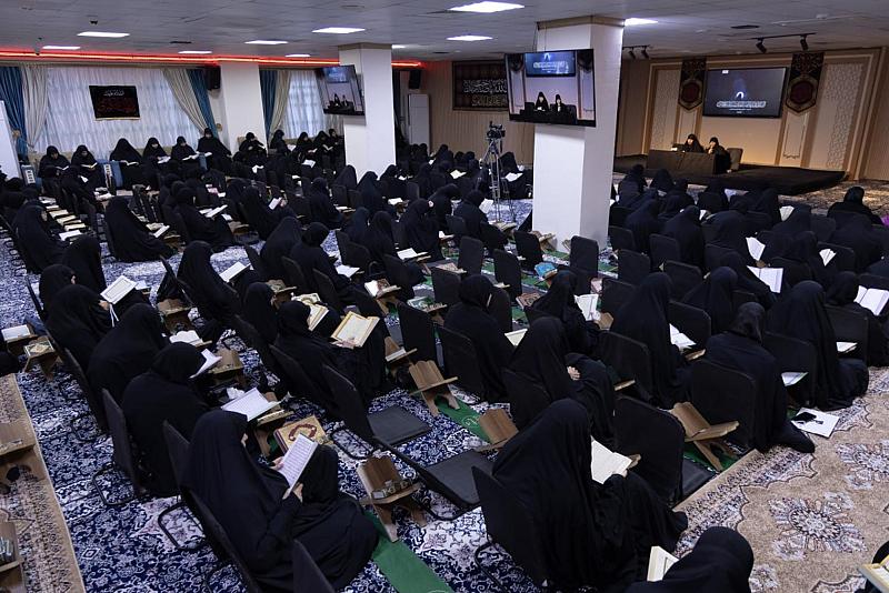 شعبة الخطابة النسوية تحيي ذكرى وفاة السيدة زينب (عليها السلام) عبر مجلس عزاء