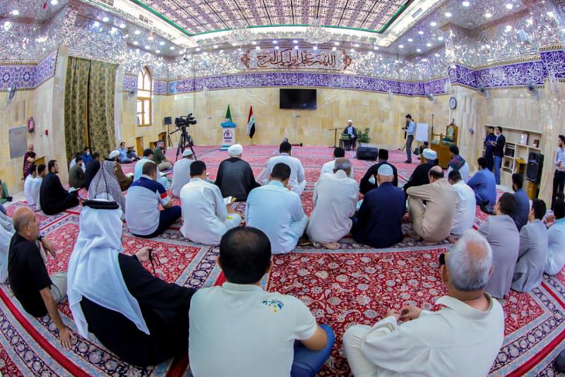 حناجرُ تصدح بتلاوة آيات القرآن الكريم من رحابِ مقامِ شريكه
