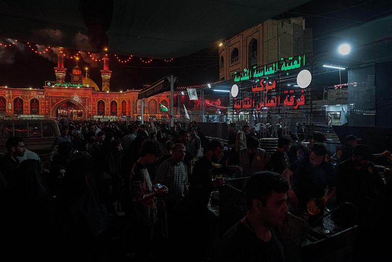 موكب فرقة العباس (عليه السلام) يواصل تقديم خدماته لزائري الأربعين