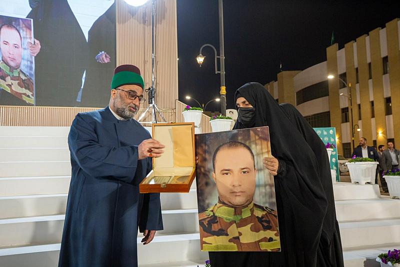 العتبة العباسية المقدسة تكرّم مجموعة من عوائل شهداء العراق ورائدات الحركة التعليمية