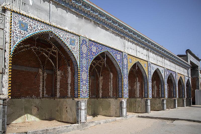 قسم المشاريع الهندسية: إنجاز 40% من الأعمال الزخرفية والتكميلية في أواوين صحن باب القبلة الكبير