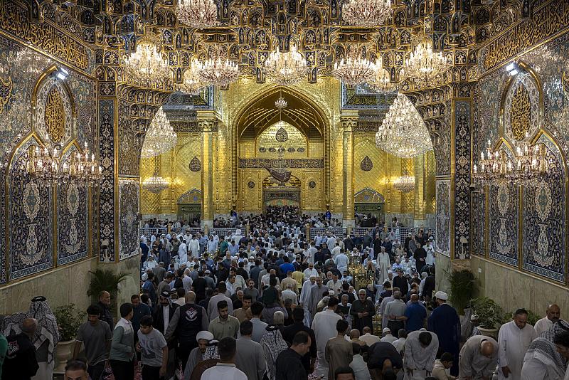 بالصور .. أجواء ليلة الجمعة عند مرقد أبي الفضل العباس (عليه السلام)