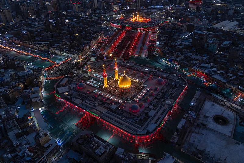 مشاهد جوّية لمرقدي الإمام الحسين وأخيه أبي الفضل العباس (عليهما السلام) ليلة التاسع من محرّم