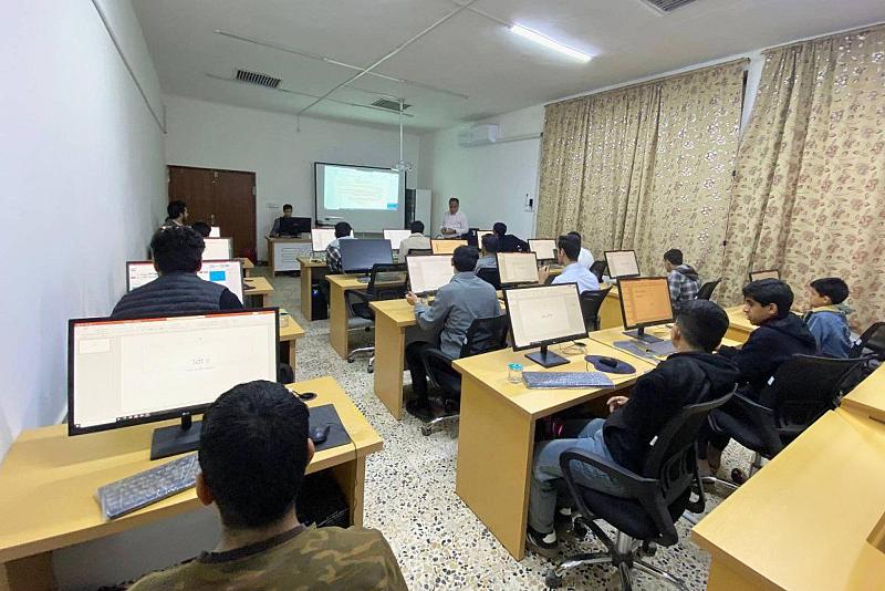 قسم الشؤون الفكرية ينظم دورة عن إعداد العروض التقديمية لطلبة المدارس في ذي قار