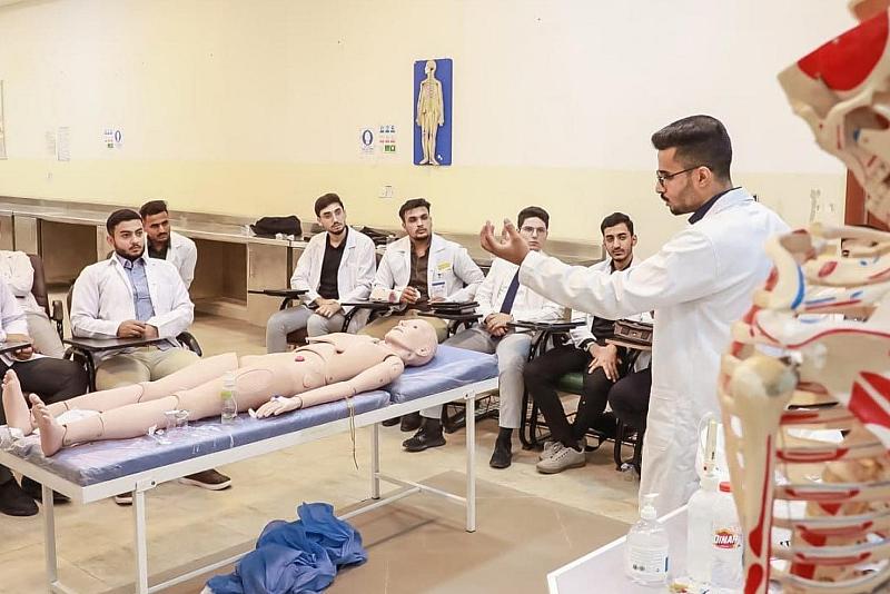جامعة العميد تنظم ورشة تدريبية حول معالجة الحالات المرضية الطارئة
