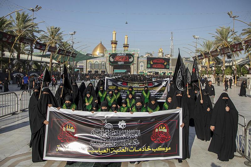 منتسبات العتبة العباسية المقدسة يحيين ذكرى دفن الأجساد الطاهرة بمسيرة عزائية