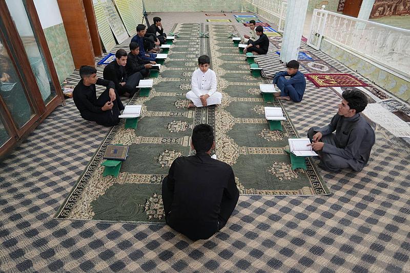 المجمع العلمي يجري اختباره الشهري لطلبة الحفظ في دورات أصحاب الكساء (عليهم السلام)