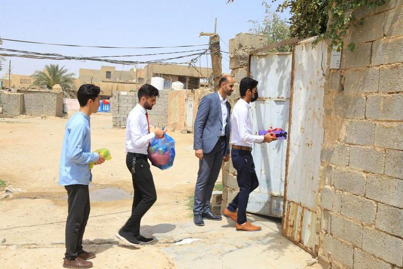 جامعةُ العميد تتواصلُ بمبادرتها لتوزيع سلّاتٍ رمضانيّة على العوائل المتعفّفة