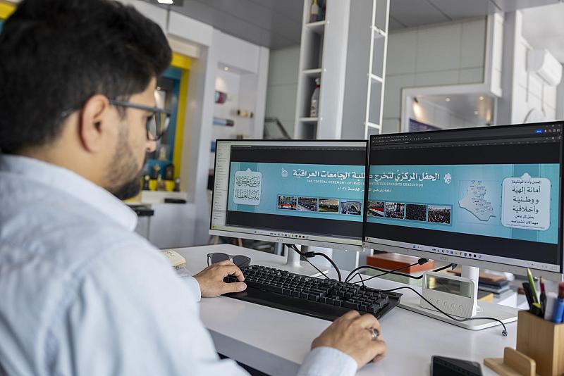 مركز الكفيل يباشر بتنفيذ الأعمال الطباعية الخاصّة بحفل تخرّج طلبة الجامعات العراقية