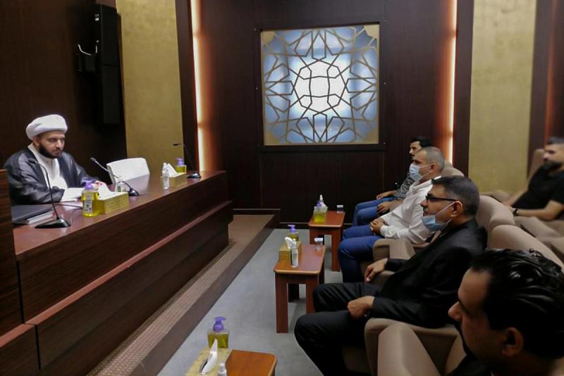 مُلتقى القمر يستضيفُ مجموعةً من طلبة الدراسات العُليا
