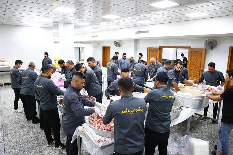أكثر من 400 متطوع يشاركون في تقديم الخدمات لزائري الأربعين ضمن مجمع أبي الفضل العباس (عليه السلام)