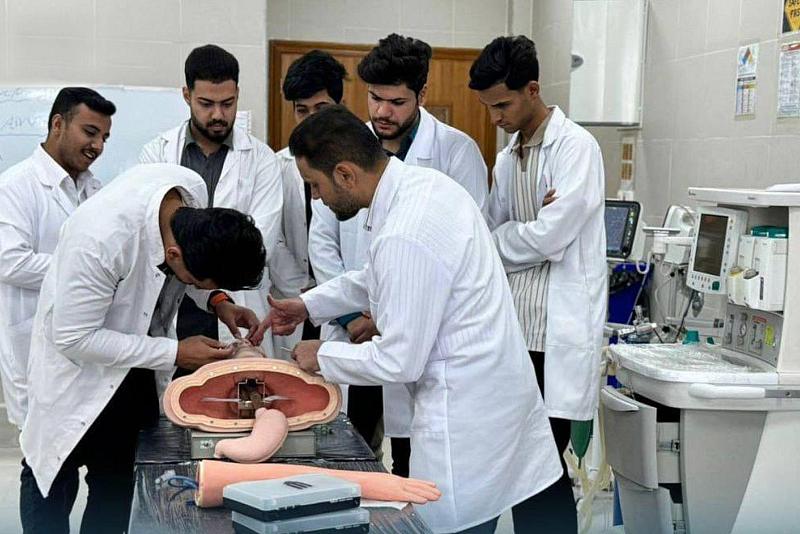 جامعة الكفيل تقيم ورشة تدريبية عن ملحقات الممر الهوائي في كلية التقنيات الصحية والطبية