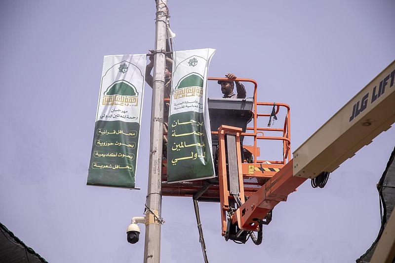 في مركز مدينة كربلاء.. العتبة العباسية المقدسة تنشر لافتات تعريفية لمهرجان رحمة للعالمين الدولي الأول