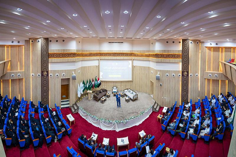 قسم التربية والتعليم يختتم المحطة الأولى من برنامج التدريب لمجموعة العميد التعليمية
