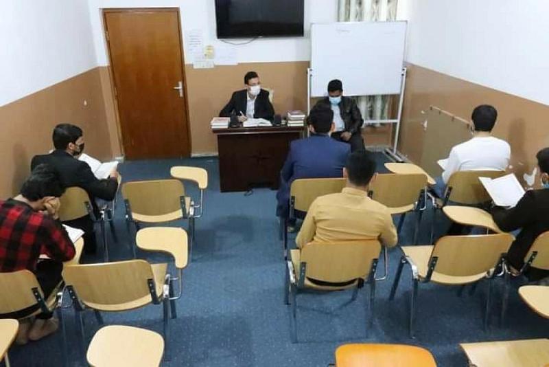 معهد القرآن الكريم فرع النجف الاشرف يجري اختباره الدوري لطلبة دورة التنغيم القرآني