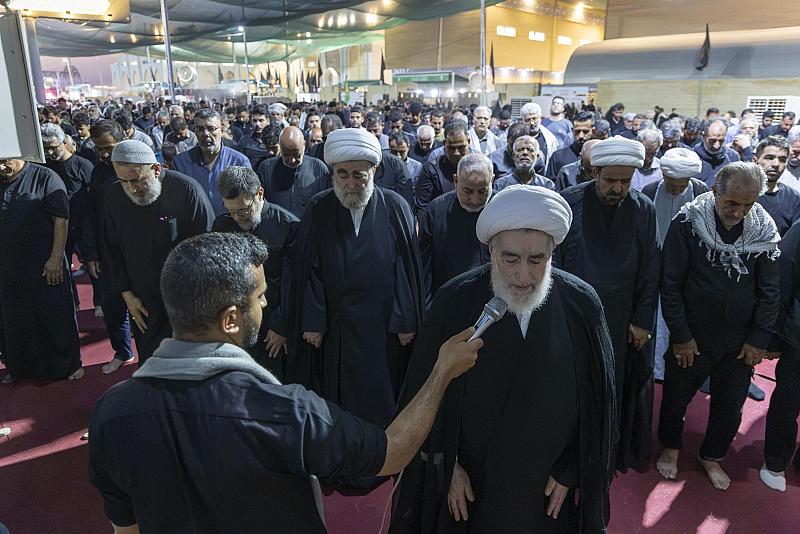 تزامنًا مع إقامتها على طريق ياحسين.. إقامة صلاة الجماعة الموحدة في مجمّع أبي الفضل العباس (عليه السلام) بمشاركة زائري الأربعين