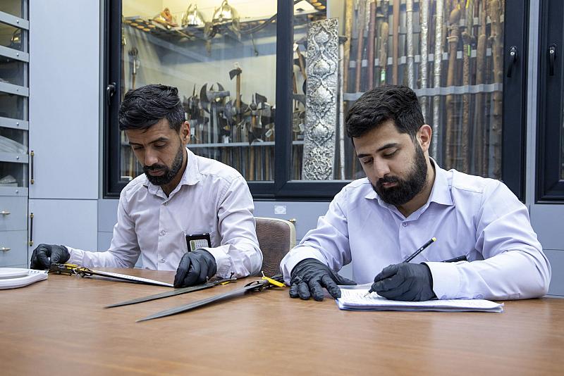 بالتعاون مع خبراء دوليين.. متحف الكفيل يوثق مجموعة مقتنيات تاريخية