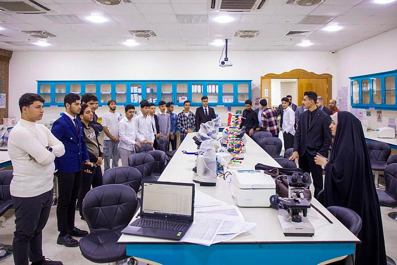 العتبة العباسية المقدسة تنظم جولة تعريفية لوفد من خريجي إعداديات بابل في جامعة العميد