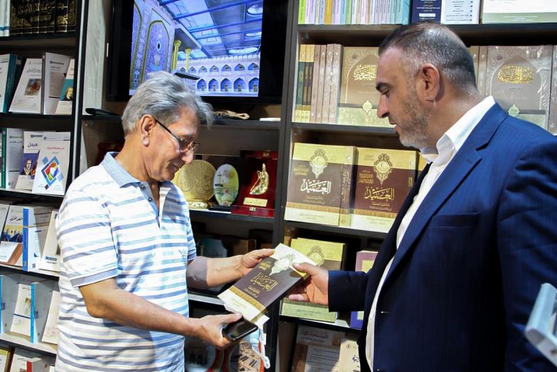 إصداراتُ مركز العميد محطّ أنظار مرتادي معرض بغداد للكتاب