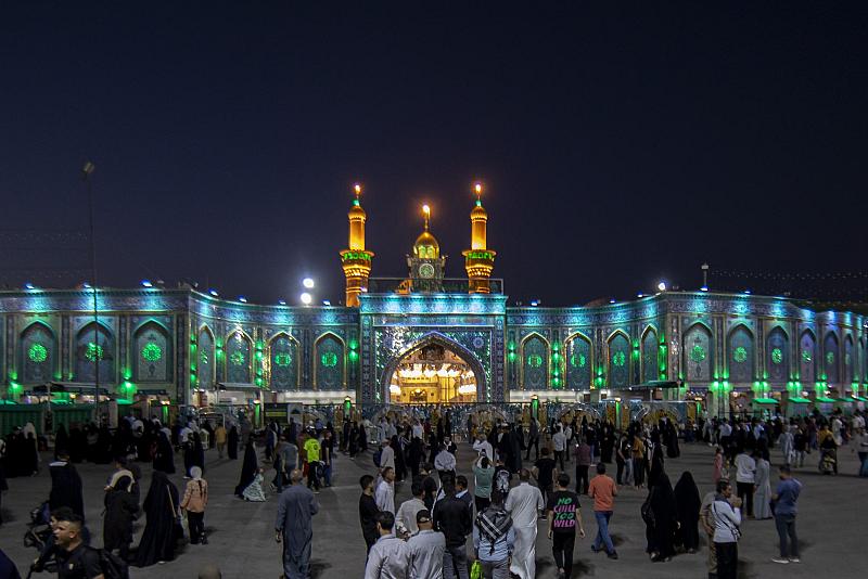 جموع الزائرين يحيون ليلة الجمعة الثانية من شهر ربيع الأوَّل عند مرقد أبي الفضل العباس (عليه السلام)