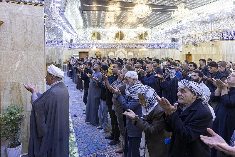 مقام الإمام المهدي (عجل الله فرجه) يشهد إقامة صلاة عيد الفطر المبارك